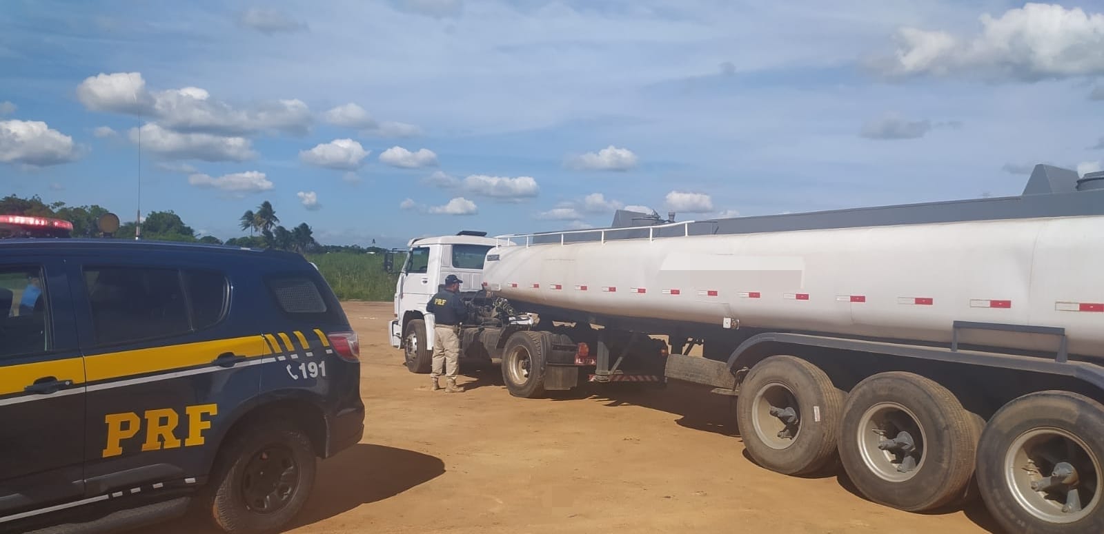 Pr&aacute;tica configura crime contra a sa&uacute;de p&uacute;blica; empresa foi autuada em R$ 2,4 mil./PRF/Divulga&ccedil;&atilde;o