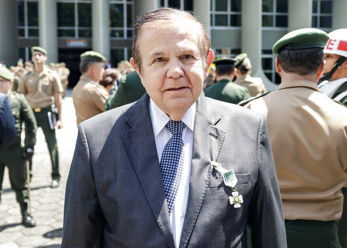 João Alberto, do Diario de Pernambuco, foi o único jornalista a receber honraria do exército brasileiro no evento