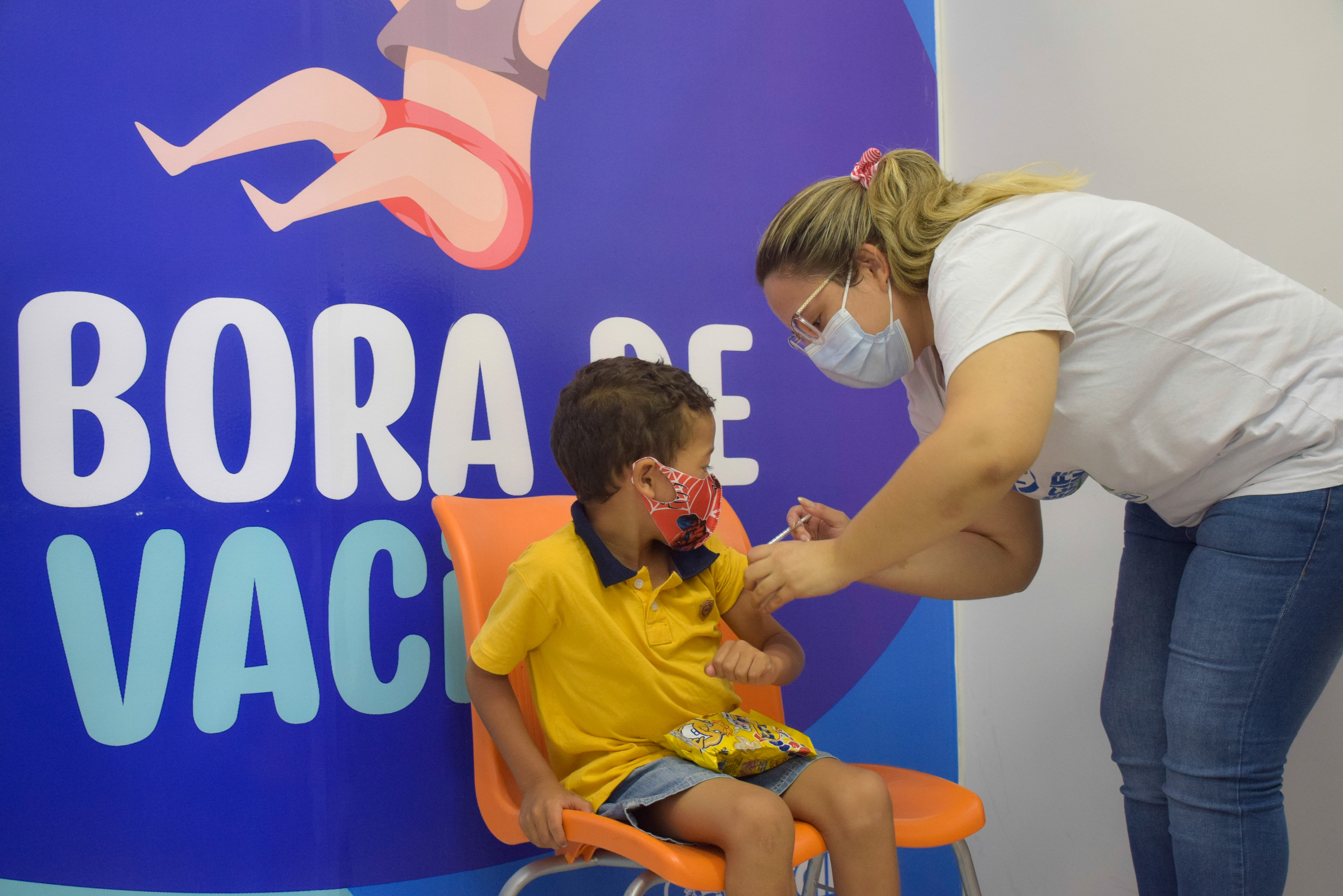 Iniciativa come&ccedil;ou em agosto de 2021 e j&aacute; visitou 235 localidades, com a aplica&ccedil;&atilde;o de mais de 118,8 mil doses da vacina anticovid para p&uacute;blico a partir de 12 anos./Daniel Tavares / PCR