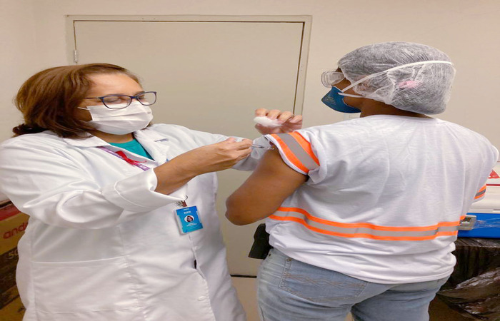 /Com um incremento de mais de 20% na quantidade de doses em comparação com a campanha de 2021, este ano, a meta é vacinar mais de 32 mil trabalhadores da indústria. Foto: Divulgação.