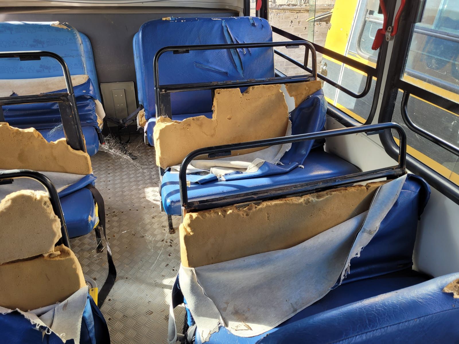 Nas cidades de Ribeirão e de Maraial, ambos na Zona da Mata Sul, foram encontrados ônibus em péssimo estado de conservação na operação do TCE./Divulgação Nas cidades de Ribeirão e de Maraial, ambos na Zona da Mata Sul, foram encontrados ônibus em péssimo estado de conservação na operação do TCE./Divulgação