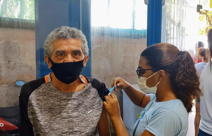 Mais de 10 mil pessoas receberam a vacina contra a Covid-19 em ações nos mercados públicos/Divulgação Mais de 10 mil pessoas receberam a vacina contra a Covid-19 em ações nos mercados públicos/Divulgação