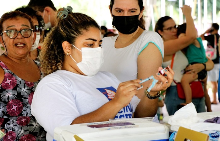 /Também passarão a receber o imunizante gestantes, puérperas, professores das redes de ensino pública e privada e pessoas com comorbidades, entre outros públicos. Foto: Divulgação. /Também passarão a receber o imunizante gestantes, puérperas, professores das redes de ensino pública e privada e pessoas com comorbidades, entre outros públicos. Foto: Divulgação.