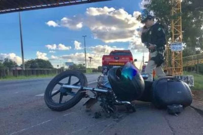 Motocicleta que matou pedestre em acidente na BR-070 em abril: campanha busca conscientiza&ccedil;&atilde;o geral no tr&acirc;nsito/Foto: Reprodu&ccedil;&atilde;o/CBMDF