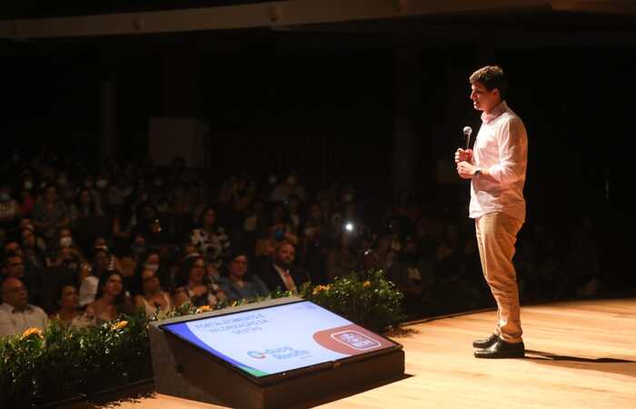 Prefeito João Campos lançou, nesta terça-feira (3), o EducaRecife Gestão. Valorização dos gestores, formação continuada e bônus educacional por desempenho são ações previstas/Fotos: Marcos Pastich/PCR Prefeito João Campos lançou, nesta terça-feira (3), o EducaRecife Gestão. Valorização dos gestores, formação continuada e bônus educacional por desempenho são ações previstas/Fotos: Marcos Pastich/PCR