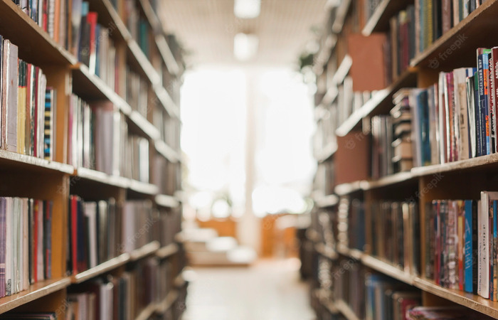 /Ciclo de palestras gratuito para professores de bibliotecas escolares tem o objetivo de sensibilizar sobre a importância do equipamento literário e formar novos leitores. Foto: Freepik. /Ciclo de palestras gratuito para professores de bibliotecas escolares tem o objetivo de sensibilizar sobre a importância do equipamento literário e formar novos leitores. Foto: Freepik.