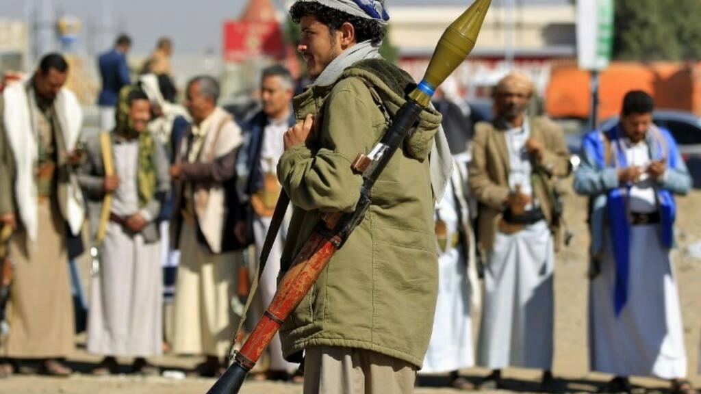 Iemenita armado, em um comício de apoio aos rebeldes Houthis, em Sana, 19 de dezembro de 2018/Foto: AFP/Mohammed HUWAIS Iemenita armado, em um comício de apoio aos rebeldes Houthis, em Sana, 19 de dezembro de 2018/Foto: AFP/Mohammed HUWAIS
