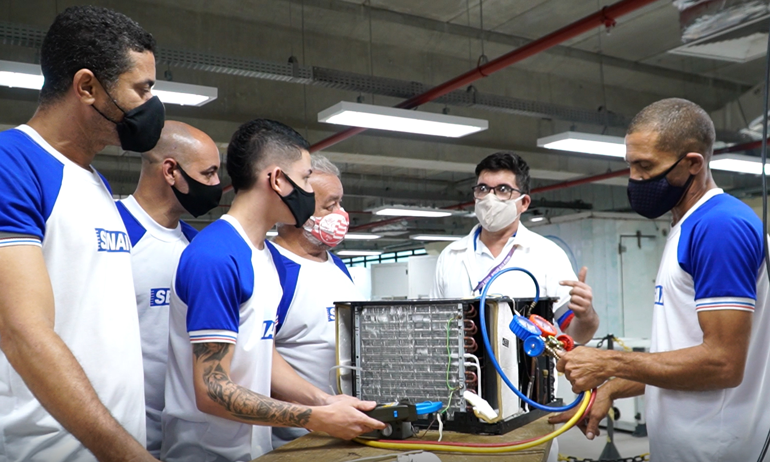 Podem se inscrever nos cursos técnicos do SENAI-PE pessoas que finalizaram ou estão cursando, no mínimo, o 2º ano do Ensino Médio./Leo Motta/FIEPE Podem se inscrever nos cursos técnicos do SENAI-PE pessoas que finalizaram ou estão cursando, no mínimo, o 2º ano do Ensino Médio./Leo Motta/FIEPE