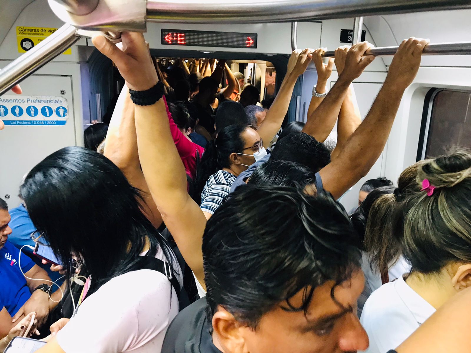 Passageiros por volta das 6h40 na Estação Jaboatão, na manhã de hoje.