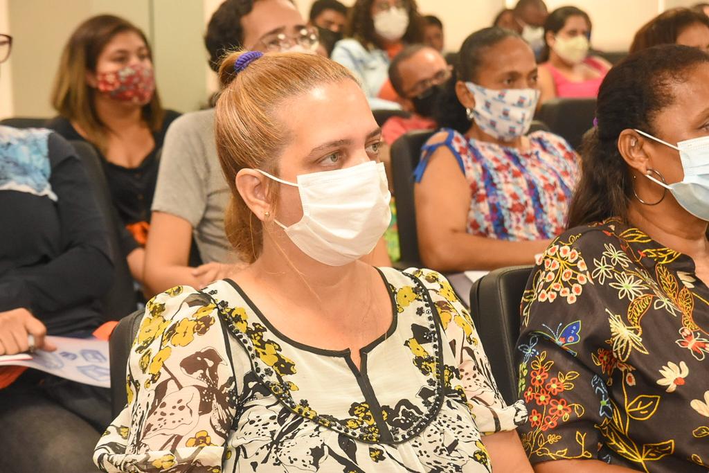 Janaína Figueiredo atua na área de vendas e viu no curso de cuidadores da Alepe uma oportunidade para atuar em nova área