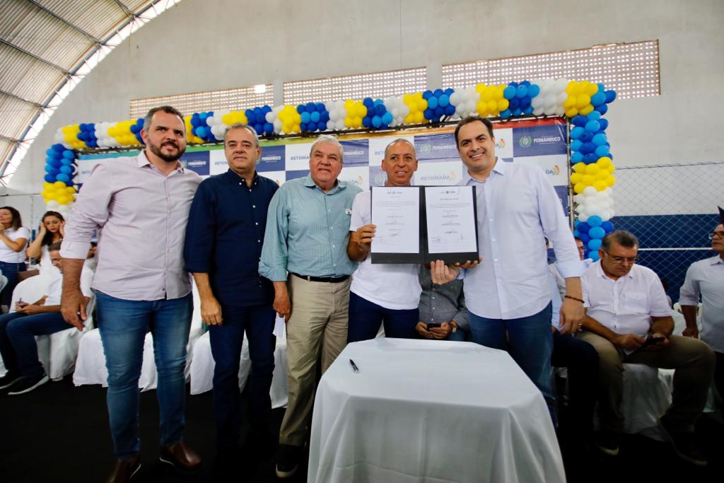 Governador Paulo Câmara esteve hoje no município, localizado na Mata Norte de Pernambuco/Heudes Regis/SEI Governador Paulo Câmara esteve hoje no município, localizado na Mata Norte de Pernambuco/Heudes Regis/SEI