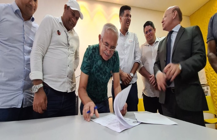 Reajuste salarial para professores de Paulista