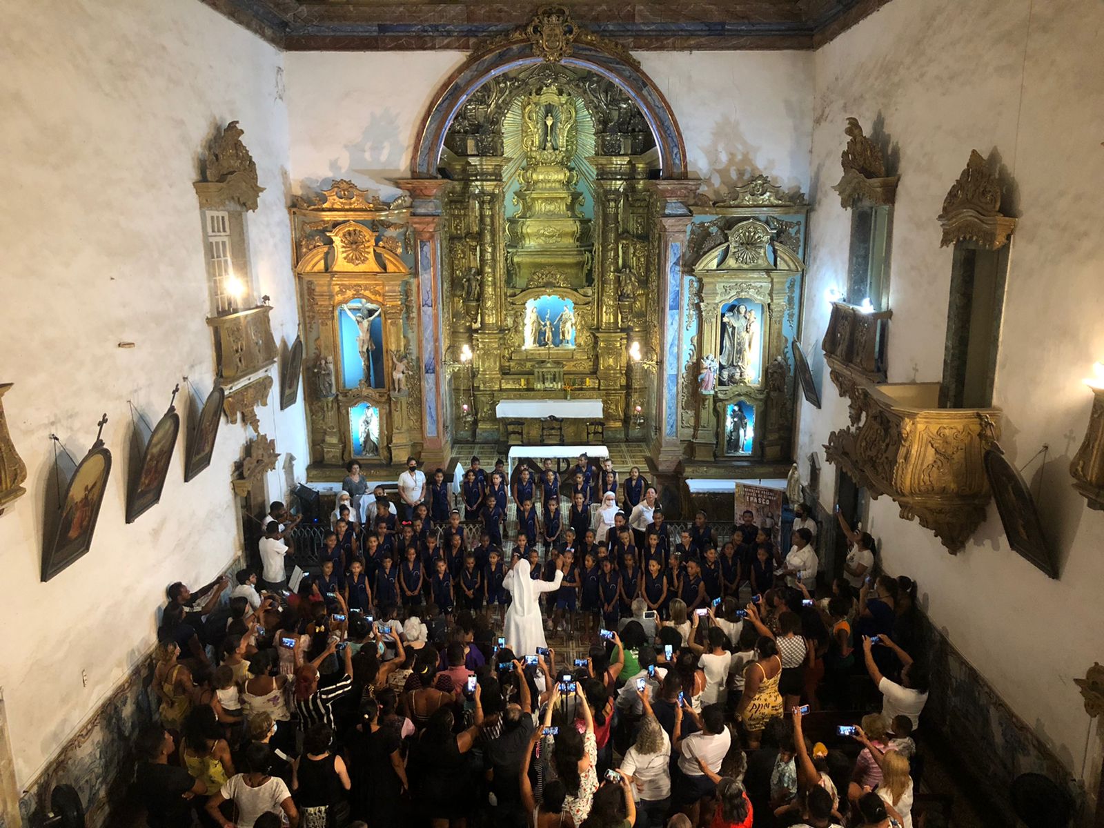 O evento começou na quinta-feira (19), com o coral das crianças assistidas pelo Educandário Santa Tereza/Divulgação O evento começou na quinta-feira (19), com o coral das crianças assistidas pelo Educandário Santa Tereza/Divulgação
