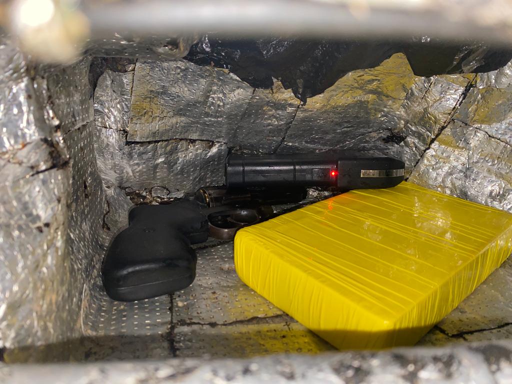 Material estava escondido dentro do painel de carro./PRF/Divulga&ccedil;&atilde;o