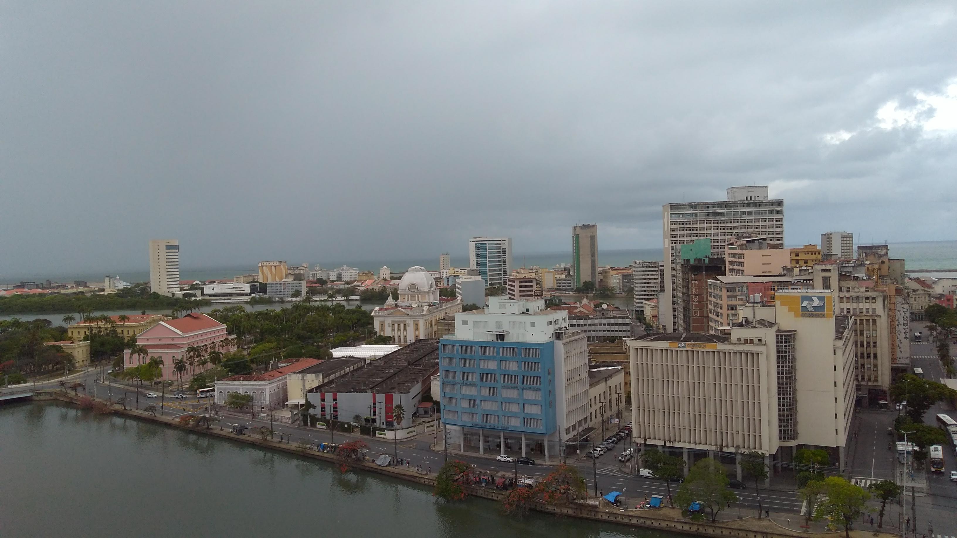 Segundo a Apac, a Região Metropolitana recebe pancadas de chuvas isoladas com intensidade fraca nesta segunda./Fabson Gabriel Segundo a Apac, a Região Metropolitana recebe pancadas de chuvas isoladas com intensidade fraca nesta segunda./Fabson Gabriel