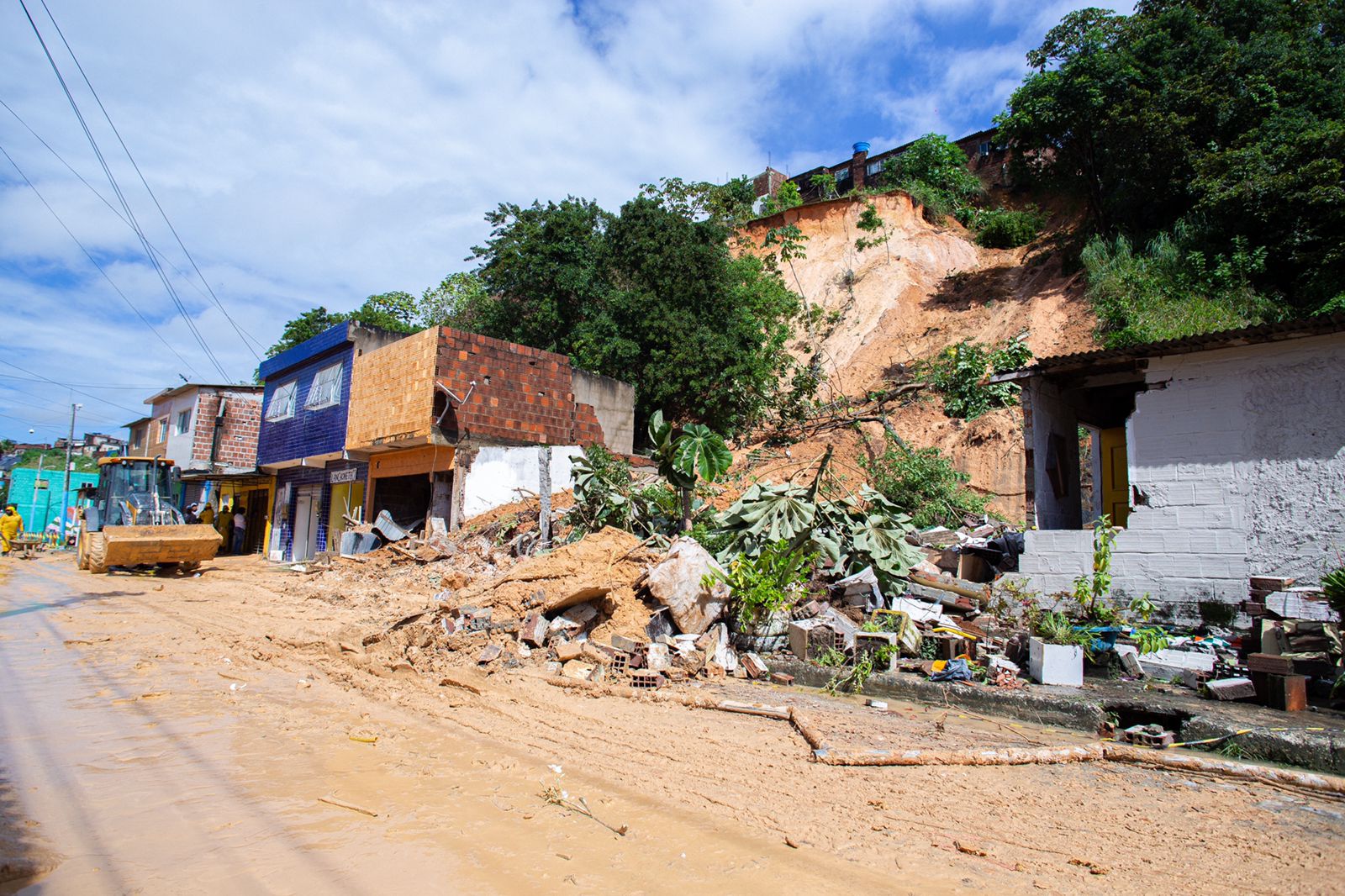 A prefeitura dá início ao cadastramento de famílias afetadas pelas chuvas na localidade Nova Caxangá, desde 11h. O prefeito João Campos (PSB) estará no local./Dondinho/Prefeitura do Recife A prefeitura dá início ao cadastramento de famílias afetadas pelas chuvas na localidade Nova Caxangá, desde 11h. O prefeito João Campos (PSB) estará no local./Dondinho/Prefeitura do Recife