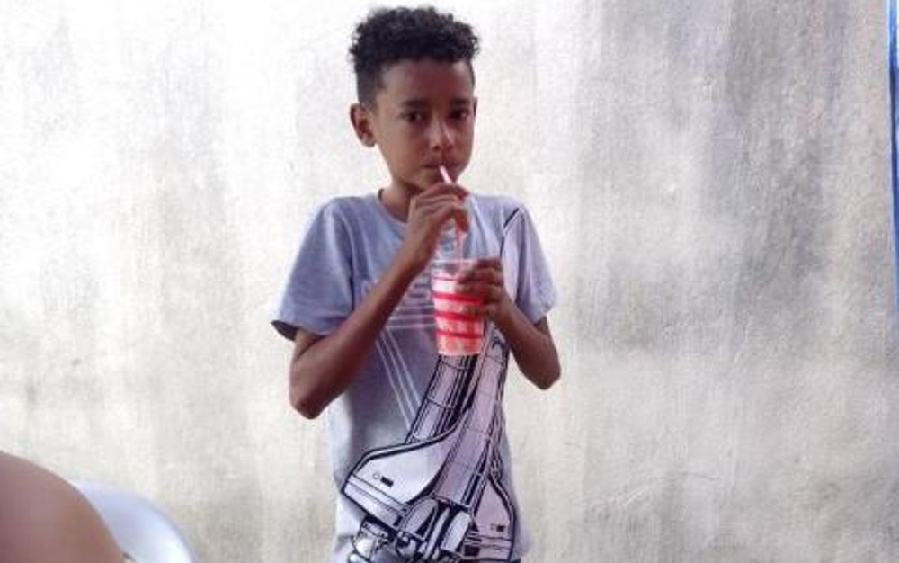 Adolescente de 13 anos foi encontrado ainda com vida pelos bombeiros, mas não resistiu durante percurso até a UPA/Reprodução Adolescente de 13 anos foi encontrado ainda com vida pelos bombeiros, mas não resistiu durante percurso até a UPA/Reprodução