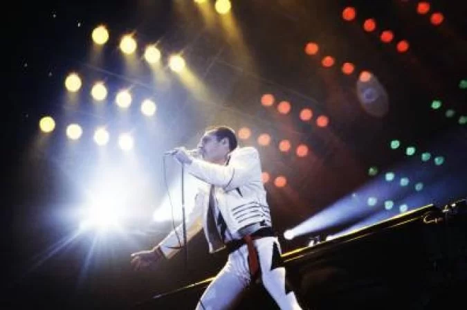 "Face It Alone" foi faixa gravada para o álbum "The Miracle", em 1989; após tentativas de restauração e colagem, a banda lançará a música em setembro/crédito: JEAN-CLAUDE COUTAUSSE "Face It Alone" foi faixa gravada para o álbum "The Miracle", em 1989; após tentativas de restauração e colagem, a banda lançará a música em setembro/crédito: JEAN-CLAUDE COUTAUSSE