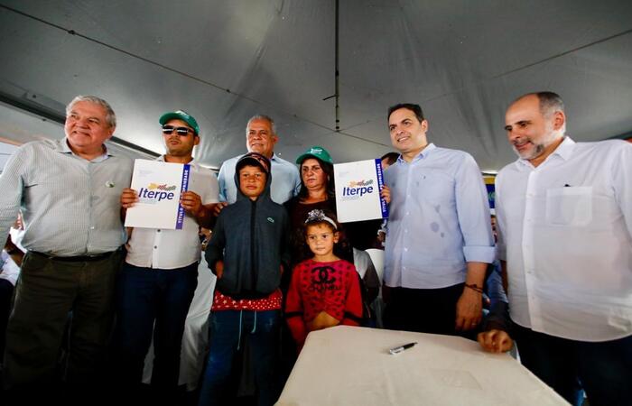 /Governador Paulo Câmara visitou os municípios de Iati e Paranatama, onde falou sobre as novas ações e fez a entrega de obras. Foto: Heudes Regis/SEI. /Governador Paulo Câmara visitou os municípios de Iati e Paranatama, onde falou sobre as novas ações e fez a entrega de obras. Foto: Heudes Regis/SEI.