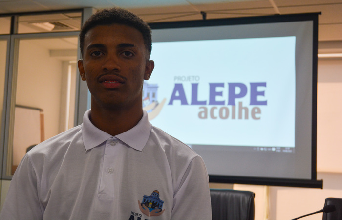 "Vou aumentar o nível de aprendizagem e dar um futuro melhor para a minha família, ajudar nas coisas da casa e quem sabe ter um aprendizado melhor" Matheus Henrique, 17 anos./Foto: Taylinne Barret/DP