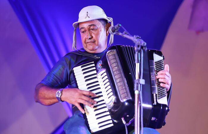 /Dentre os elementos que melhor caracterizam a cultura brasileira, a sanfona se destaca quando o quesito é musical. Na noite dessa terça-feira (14), foi realizado na Concha Acústica a 22º edição do concurso de sanfoneiros que tem como objetivo valorizar e promover a arte de tocar sanfona.
Foto: Ayrton Latapiat.