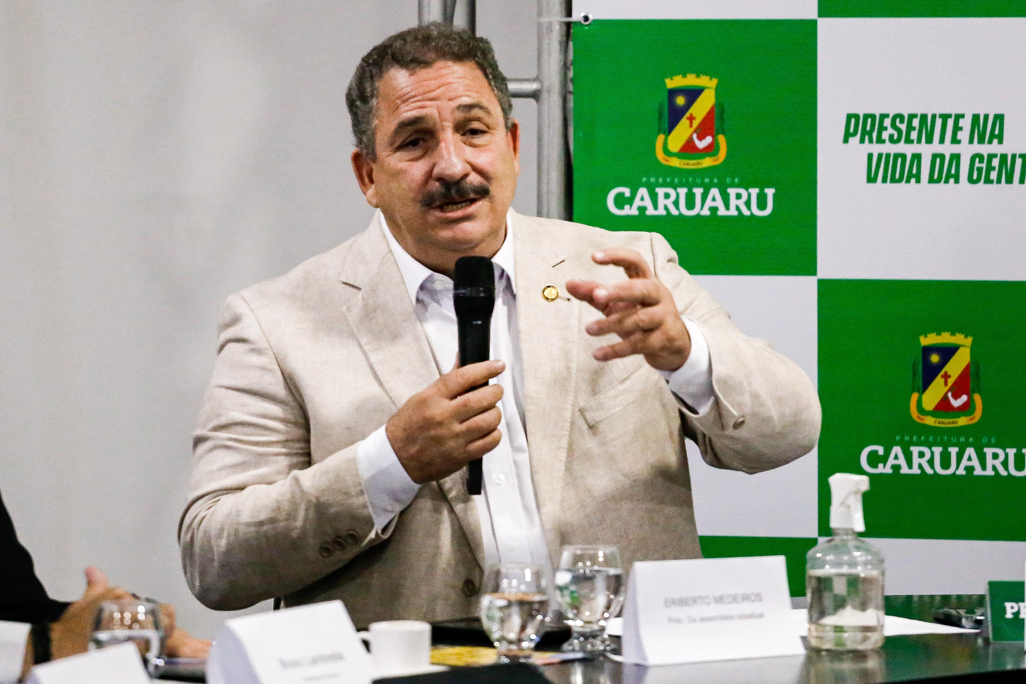 Eriberto Medeiros frisou o trabalho de prestação de serviço de policiais e bombeiros militares no dia a dia