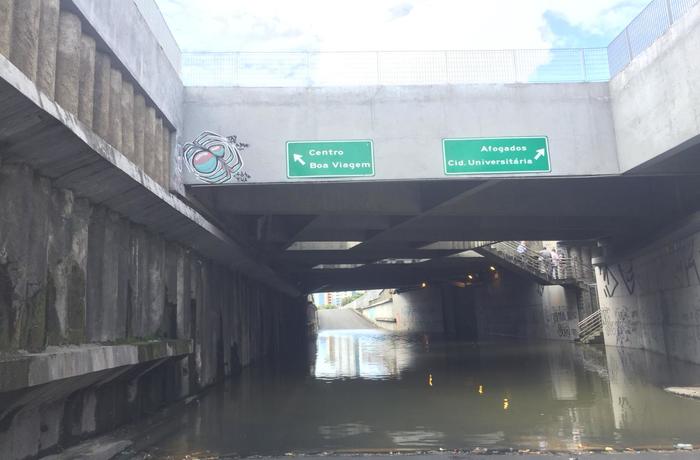 Túnel da Abolição é ponto frequente de alagamentos na cidade/Ana Carolina Guerra/Esp DP