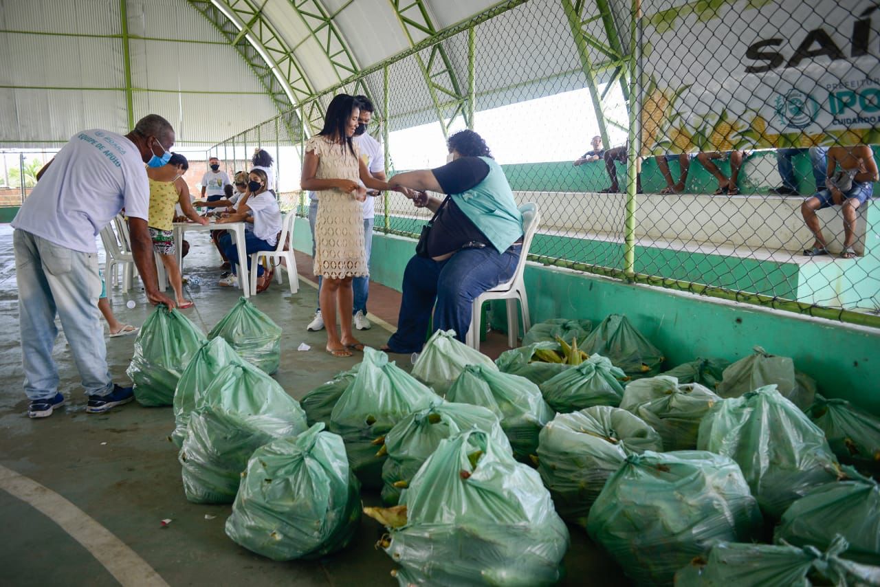 Para receber o milho, no ato da entrega, o beneficiário deve estar portando um documento oficial com foto e o cartão Sodexo./Agnaldo Silva/Secom Para receber o milho, no ato da entrega, o beneficiário deve estar portando um documento oficial com foto e o cartão Sodexo./Agnaldo Silva/Secom