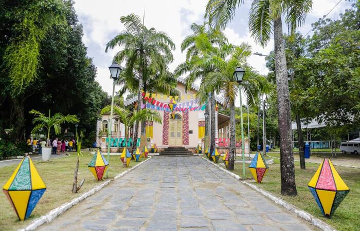 Prefeitura apresentou detalhes do ciclo, que este ano ter&aacute; perfil solid&aacute;rio e tema "S&atilde;o Jo&atilde;o, nossa bandeira", marcando a primeira grande festa de rua em dois anos. Arrasta-p&eacute; se espalhar&aacute; por 11 polos em toda a cidade/Foto: Edson Holanda / PCR