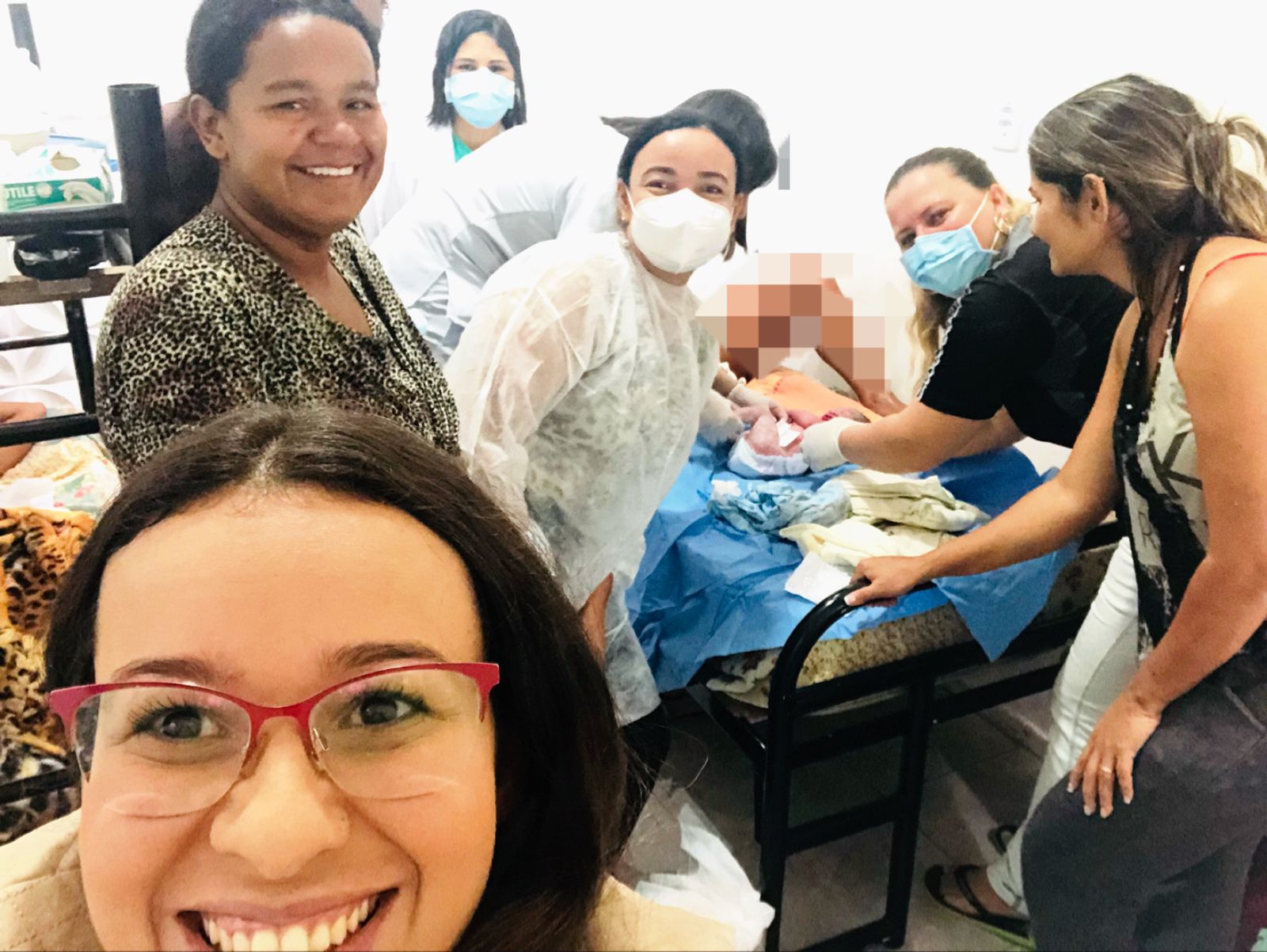 O parto contou com a ajuda de três técnicas de enfermagem e outras duas voluntárias/Divulgação/SERES O parto contou com a ajuda de três técnicas de enfermagem e outras duas voluntárias/Divulgação/SERES