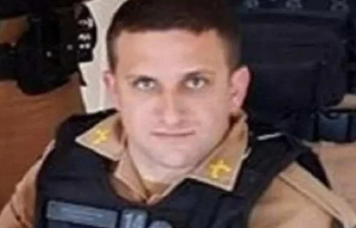 Inconformado com o fim do casamento e endividado, como registrou em áudios enviados a pessoas próximas, policial assassina a mulher, filhos, mãe e irmão, além de dois jovens, em uma única noite. Depois dos crimes, tirou a própria vida/Crédito: Reprodução/Facebook Inconformado com o fim do casamento e endividado, como registrou em áudios enviados a pessoas próximas, policial assassina a mulher, filhos, mãe e irmão, além de dois jovens, em uma única noite. Depois dos crimes, tirou a própria vida/Crédito: Reprodução/Facebook