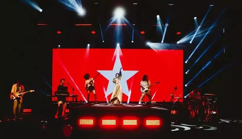 /Manu Gavassi exibe estrela do PT em show e é processada pelo MBL. Foto: Reprodução/ Instagram/ Breno Galtier /Manu Gavassi exibe estrela do PT em show e é processada pelo MBL. Foto: Reprodução/ Instagram/ Breno Galtier