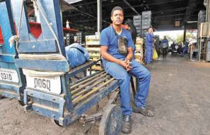 Trabalhadores que sofrem com a crise não terão o mesmo benefício concedido pelo governo federal a caminhoneiros, taxistas e famílias já cadastradas no CadÚnico/Crédito: Gladyston Rodrigues/EM/D.A Press