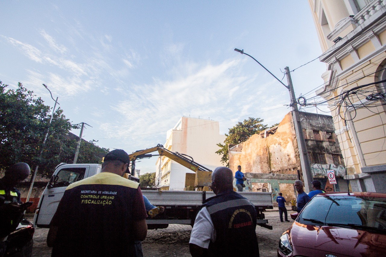 Com isso, imóveis comerciais da área voltam a funcionar e trânsito é liberado em três vias, devolvendo a segurança para recifenses e turistas/DIVULGAÇÃO/PCR