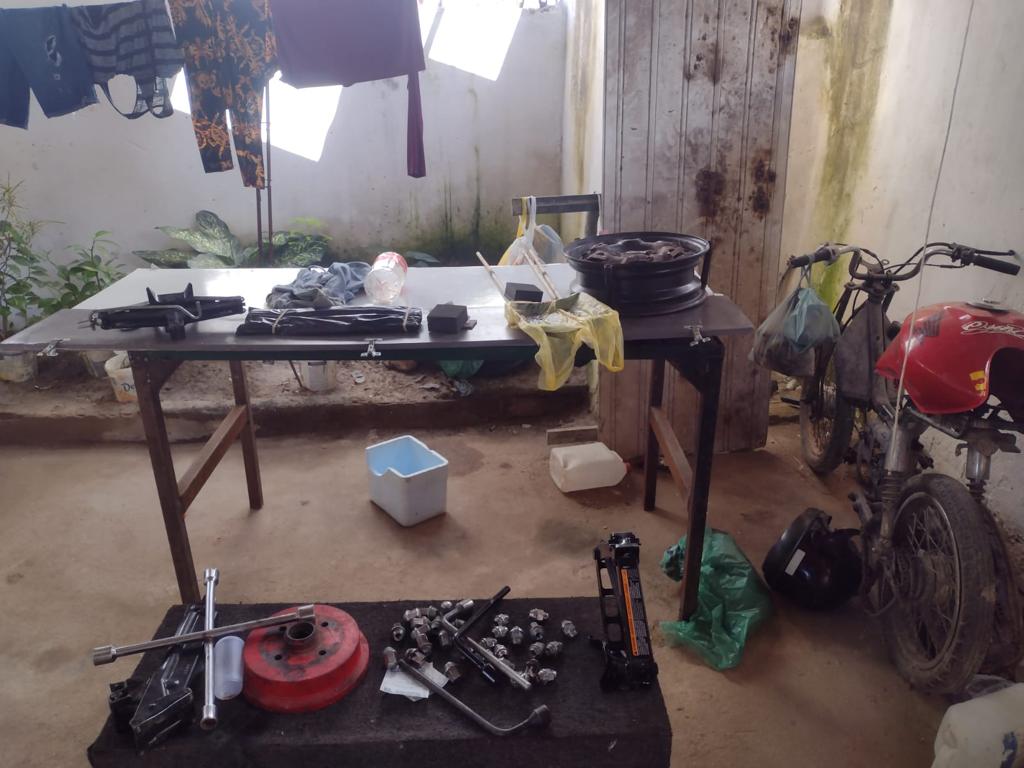 Peças furtadas foram encontradas pelos policiais em uma casa no bairro do Jordão, na Zona Sul do Recife/Divulgação/PCPE Peças furtadas foram encontradas pelos policiais em uma casa no bairro do Jordão, na Zona Sul do Recife/Divulgação/PCPE