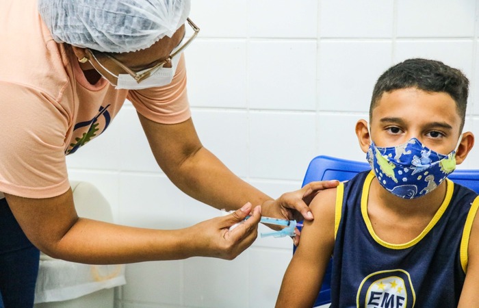 /Imunizantes estão disponíveis nas mais de 150 salas de vacina do município, de segunda a sexta-feira, das 8h às 16h, sem necessidade de agendamento. Foto: IKAMAHÃ / SECRETARIA DE SAÚDE DO RECIFE. /Imunizantes estão disponíveis nas mais de 150 salas de vacina do município, de segunda a sexta-feira, das 8h às 16h, sem necessidade de agendamento. Foto: IKAMAHÃ / SECRETARIA DE SAÚDE DO RECIFE.