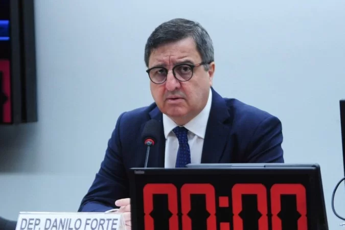 /A proposta protocolada pelo deputado Danilo Forte (União-CE) prevê a isenção do imposto de renda para contribuintes que ganham até quatro salários mínimos. Foto: Billy Boss/Câmara dos Deputados