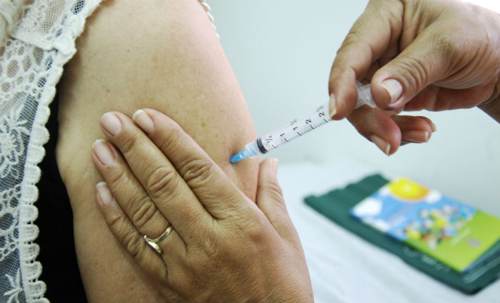 /Pa&iacute;s j&aacute; aplicou 469,5 milh&otilde;es de doses de vacina contra a doen&ccedil;a. Foto: Divulga&ccedil;&atilde;o/SES-PE