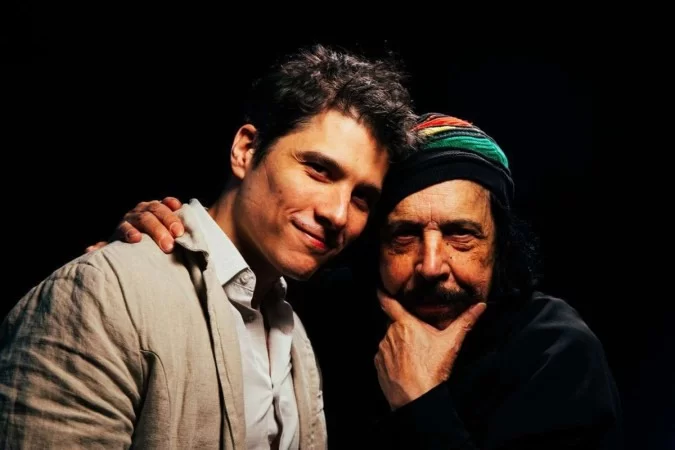 /Benito Di Paula comemora os 80 anos de idade ao lado do filho Rodrigo Vellozo com shows lotados e novos projetos. Foto: Murilo Alvesso/Divulga&ccedil;&atilde;o.