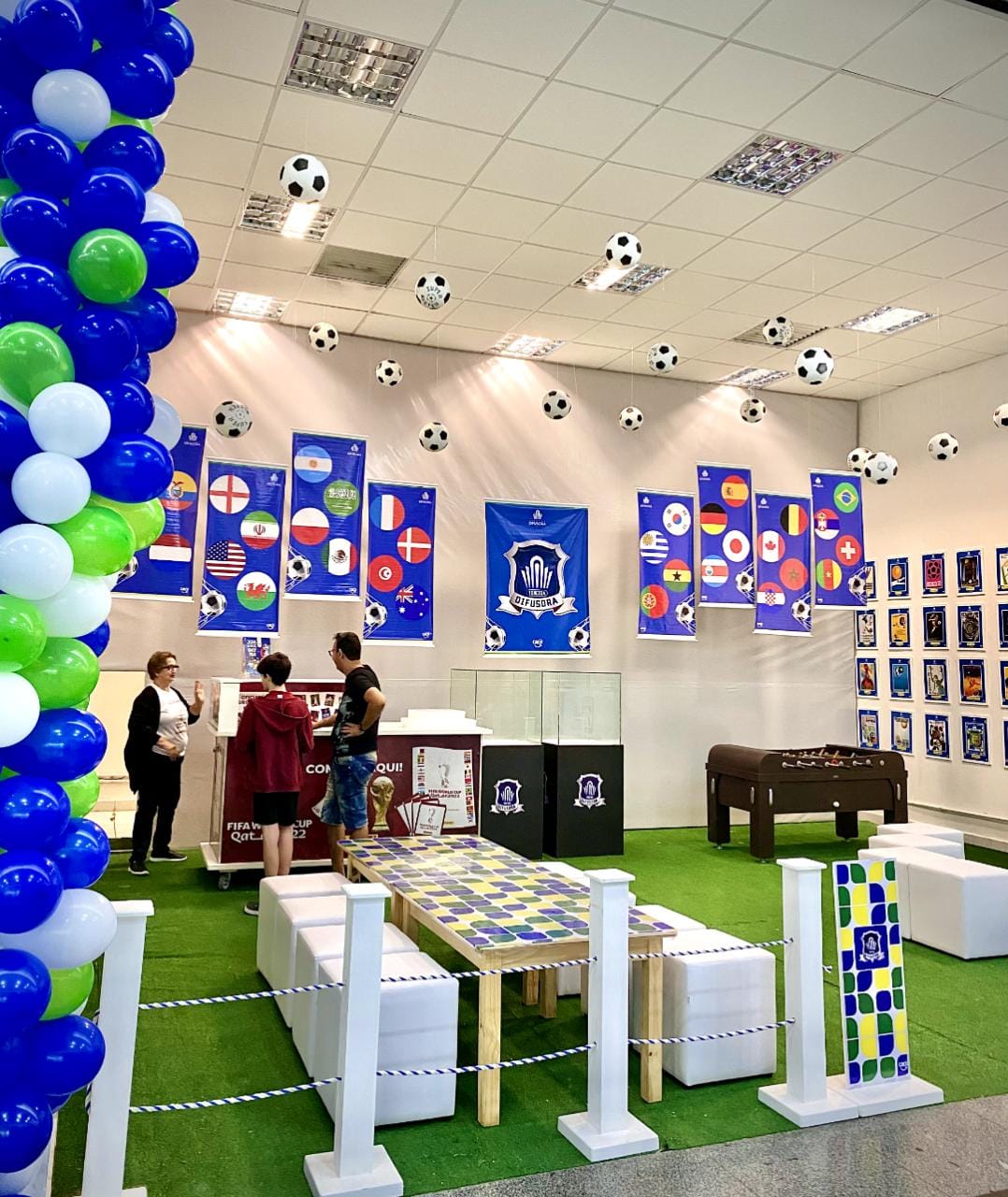 os colecionadores poderão realizar trocas de figurinhas entre si e ter acesso à exposição de álbuns antigos, tabela da copa para acompanhar os jogos da seleção, além de um mural com a classificação dos times durante as partidas./Foto: Divulgação os colecionadores poderão realizar trocas de figurinhas entre si e ter acesso à exposição de álbuns antigos, tabela da copa para acompanhar os jogos da seleção, além de um mural com a classificação dos times durante as partidas./Foto: Divulgação
