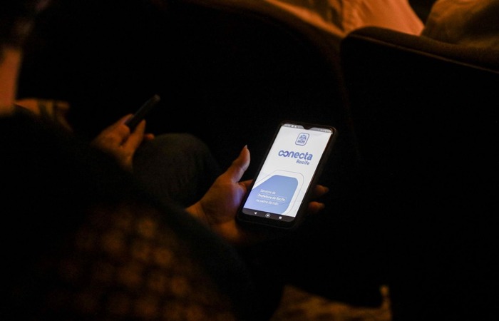 Para ter acesso aos servi&ccedil;os da prefeitura do Recife por meio do whatsapp &eacute; s&oacute; enviar uma mensagem para o n&uacute;mero (81) 9117-1407/Foto: Edson Holanda / PCR