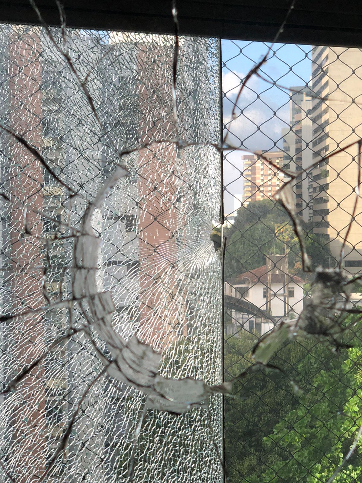 Disparos foram efetuados na madrugada desta quarta-feira (21), em um prédio em Casa Amarela