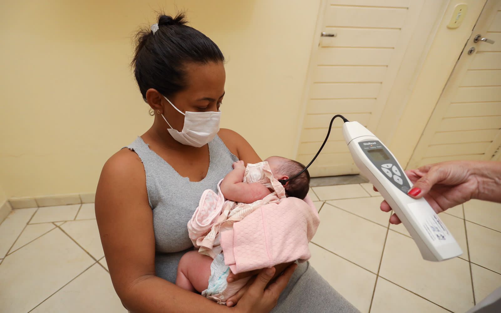 Teste da orelhinha previne problemas auditivos em recém-nascidos | Diario  de Pernambuco - Rumo aos 200 anos