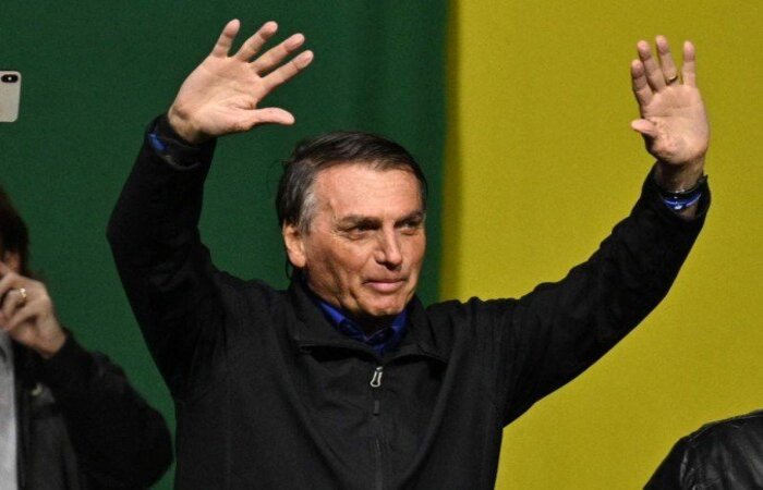 Lei eleitoral veda nomeação de servidores "nos três meses que antecedem e até a posse dos eleitos". No entanto, Bolsonaro usou exceção afirmando que a não nomeação imediata comprometeria "funcionamento inadiável" da PF/Crédito: NELSON ALMEIDA / AFP Lei eleitoral veda nomeação de servidores "nos três meses que antecedem e até a posse dos eleitos". No entanto, Bolsonaro usou exceção afirmando que a não nomeação imediata comprometeria "funcionamento inadiável" da PF/Crédito: NELSON ALMEIDA / AFP