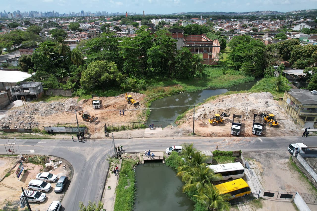 Propriet&aacute;rio de terreno descumpriu notifica&ccedil;&atilde;o para que obra fosse interrompida e ser&aacute; autuado com base na Lei Ambiental Municipal./FOTOS: ANAT&Oacute;LI PINHO/PCR