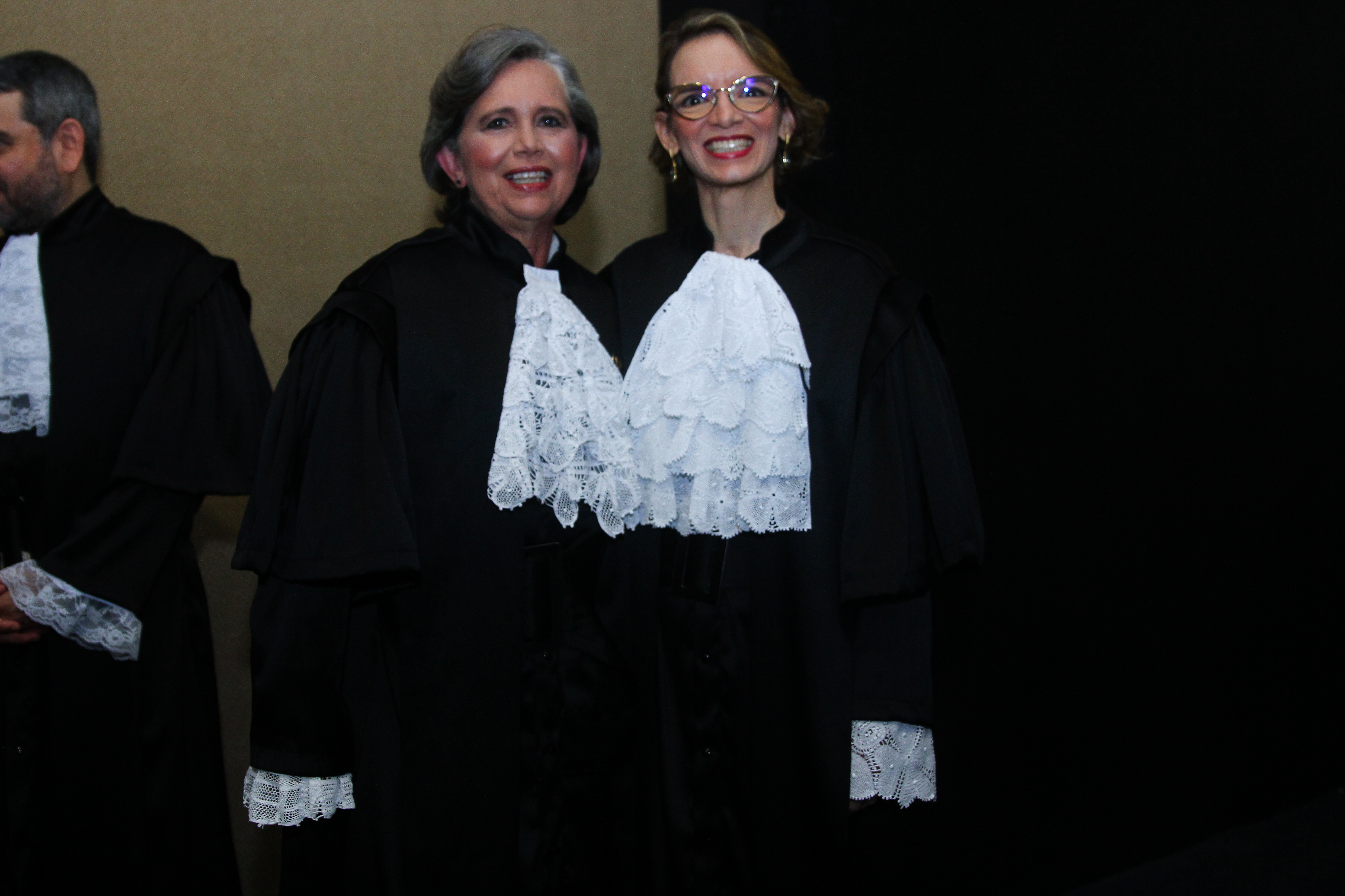 Germana de Oliveira Moraes e Joana Carolina Lins Pereira, respectivamente