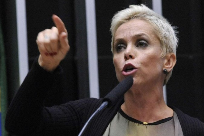 Cristiane Brasil (PTB) divulgou vídeos de petebista trocando tiros com a polícia. Na publicação, ela afirmou que o ministro Alexandre de Moraes iria "matar" seu pai/LUIS MACEDO Cristiane Brasil (PTB) divulgou vídeos de petebista trocando tiros com a polícia. Na publicação, ela afirmou que o ministro Alexandre de Moraes iria "matar" seu pai/LUIS MACEDO