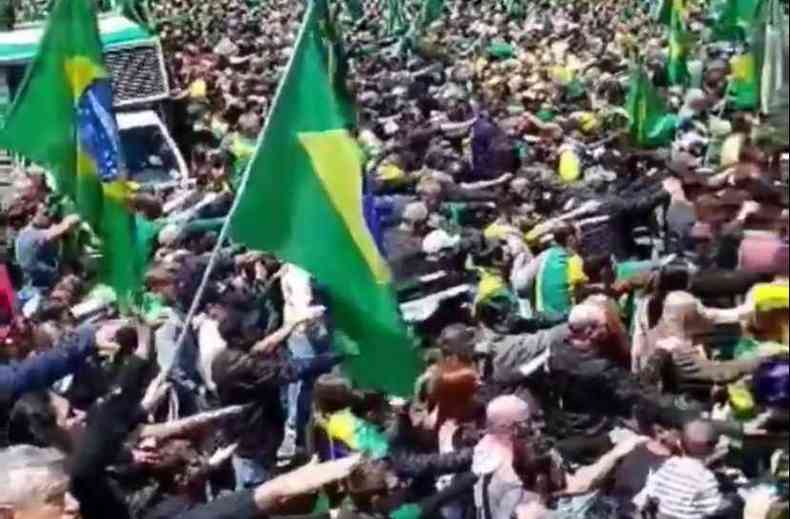 Manifestações questionam a vitória de Luiz Inácio Lula da Silva (PT) no segundo turno das eleições de 2022. Aos gritos, eles pedem por 'intervenção federal'/Crédito: Redes Sociais/Reprodução Manifestações questionam a vitória de Luiz Inácio Lula da Silva (PT) no segundo turno das eleições de 2022. Aos gritos, eles pedem por 'intervenção federal'/Crédito: Redes Sociais/Reprodução