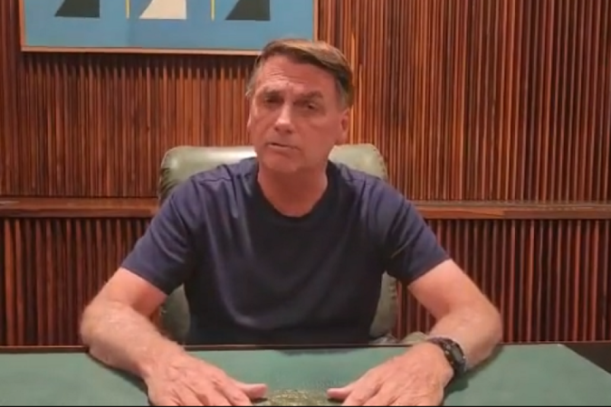 É a primeira vez que o presidente Bolsonaro se dirige diretamente aos apoiadores pedindo pela desobstrução das vias/Reprodução