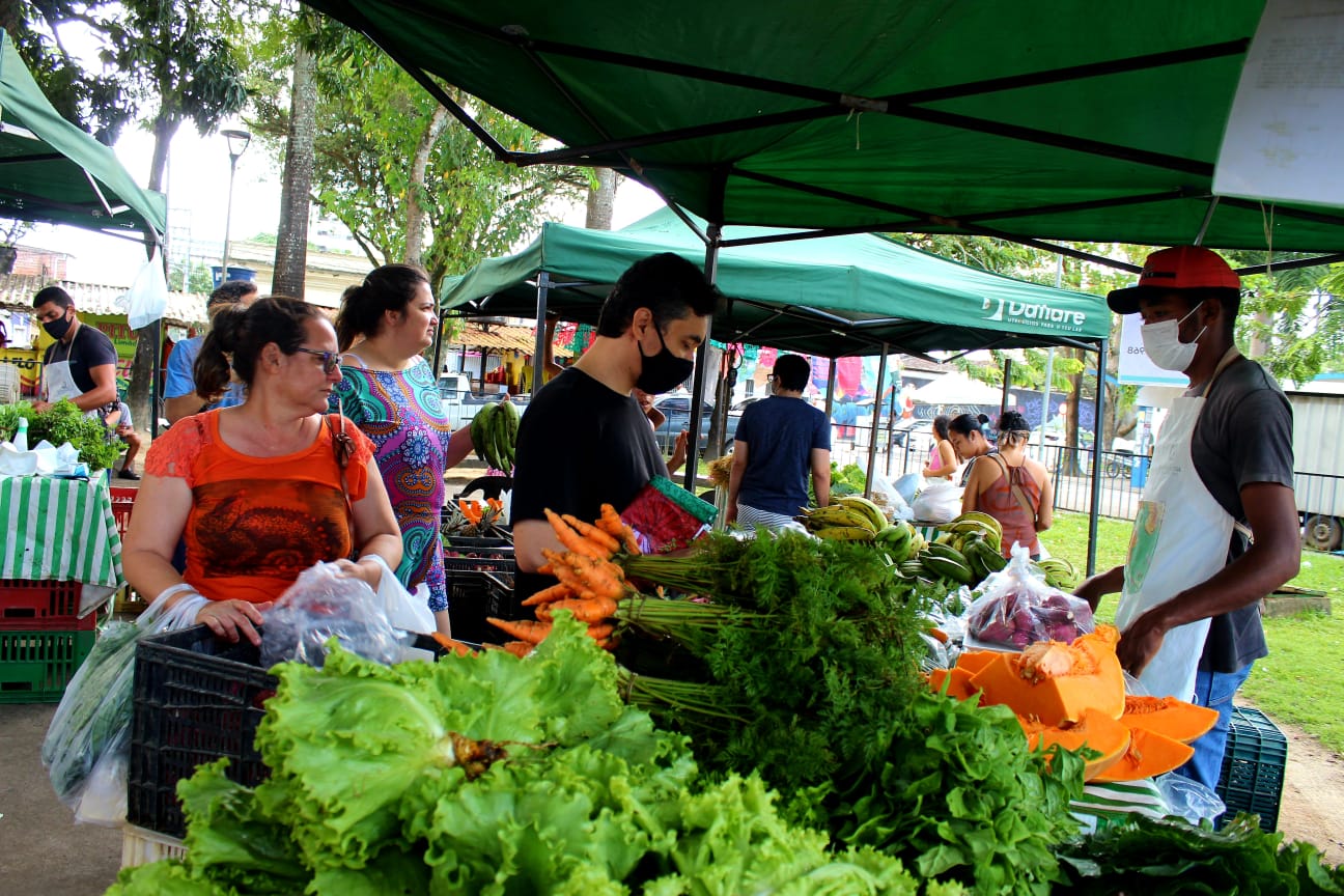 O Espaço Agroecológico do bairro das Graças, na Zona Norte da cidade, é a primeira feira de Pernambuco a comercializar alimentos agroecológicos/Foto: Divulgação/ Acervo do Centro Sabiá O Espaço Agroecológico do bairro das Graças, na Zona Norte da cidade, é a primeira feira de Pernambuco a comercializar alimentos agroecológicos/Foto: Divulgação/ Acervo do Centro Sabiá